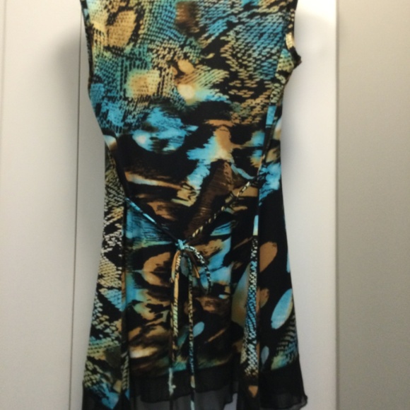 Lovely Ladies Top Made in Canada - Picture 3 of 7